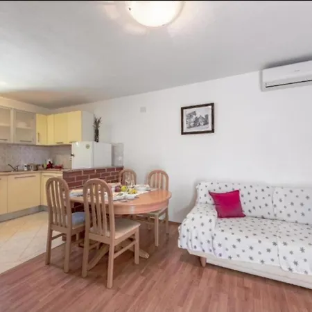 Apartment Mara *